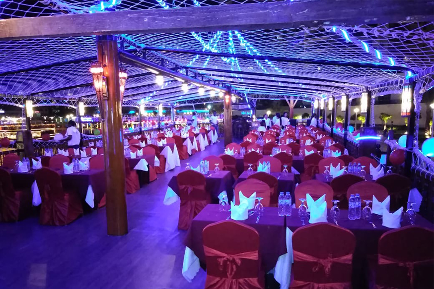 Mega Dhow Dinner Cruise