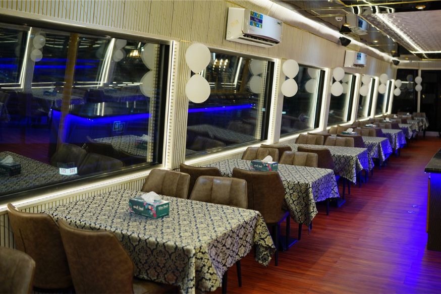 Dubai Canal Dinner Cruise with Entertainment Shows